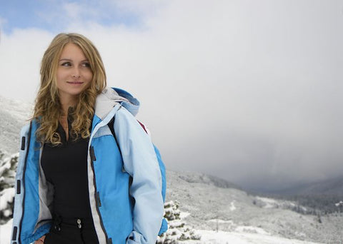 Packliste für einen Skiurlaub in großer Höhe: Was neben der Jacke zählt