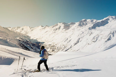 Können Sie mit einem Rucksack Ski fahren?