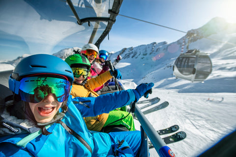 Wie und wo wird die GoPro an einem Skihelm befestigt
