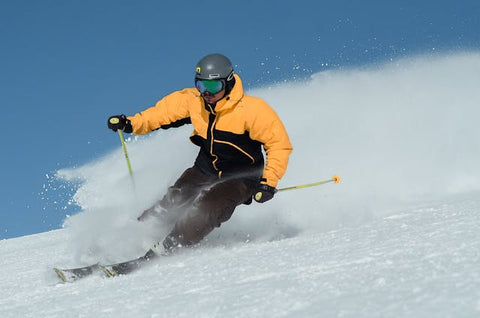 Se lancer dans les sports d'hiver : un guide simple des équipements de neige