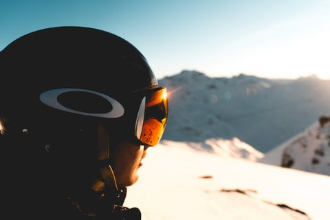 如何测量滑雪头盔的头部？