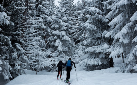 Avventure sulla neve e appuntamenti piccanti: come lo sci può ravvivare la tua vita amorosa