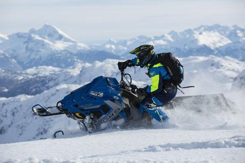 Cómo conducir una moto de nieve de forma segura