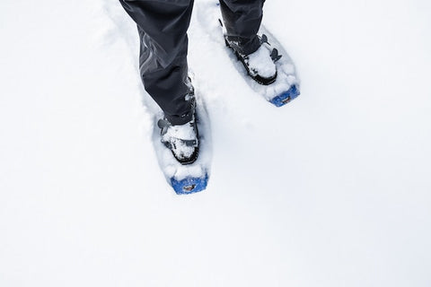 穿着 TSL 户外雪鞋畅游冬季仙境