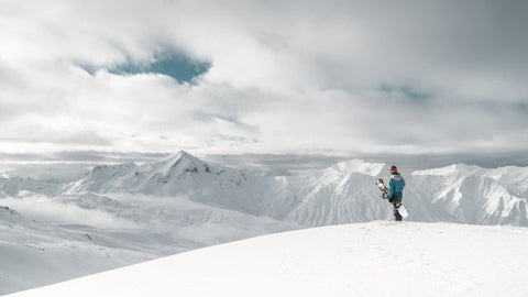 Diversión en las pistas al mejor precio: Encuentra las formas más económicas de iniciarte en el snowboard.
