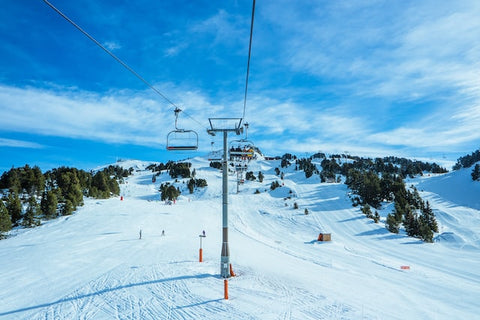 Smoking Etiquette on Ski Slopes in America