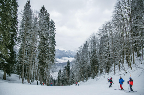 Skiing Holidays on a Budget: Affordable Winter Skiing and Snowboarding Trips