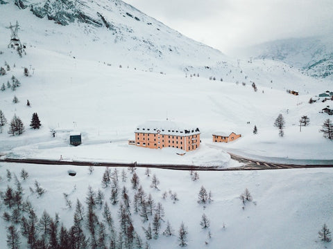 How to Occupy Yourself Away from the Slopes