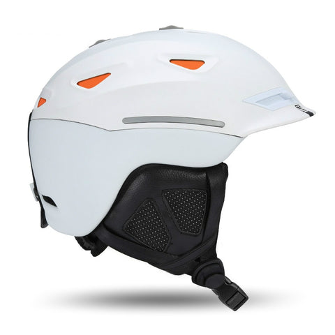 スノーボーダーのヘルメット
